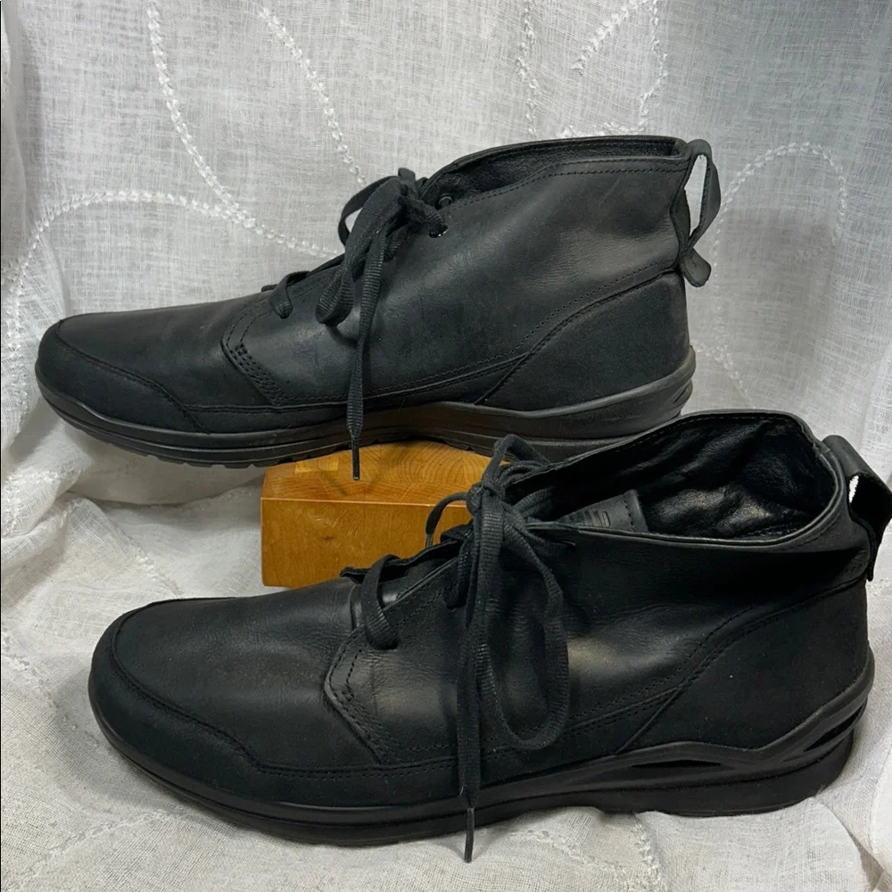 Under Armour leather lace up chukka boots